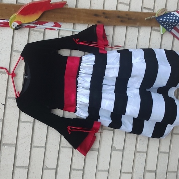 BLACK &. WHITE DRESS - Picture 1 of 11